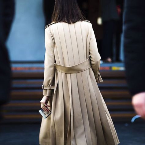 Photo | From Paris to London | Bloglovin’ Pleated Coat, Interesting Clothing, Detail Couture, Spring Wear, Abaya Designs, Spring Fling, Abayas Fashion, Abaya Fashion, 가을 패션