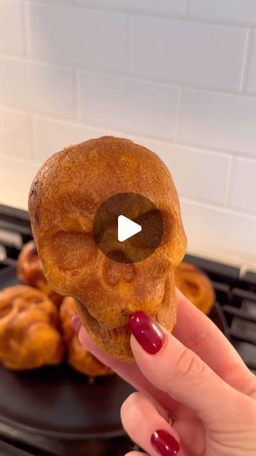 Ekaterina Smoliak on Instagram: "Spooky skull pizza🍕💀🧡 
Bake in a  preheated oven at 350F for 20-25 minutes🍕 #halloween #halloweenrecipe #pizza #pizzalover #spookyseason #skullpizza #spookytreats #spookyszn #spookyvibes #fallrecipes #halloweenathome" Skull Pizza, Spooky Scary Skeletons, Andrew Gold, Spooky Dinner, Halloween Pizza, Christmas Appetizers Easy, Halloween Entertaining, Spooky Food, Halloween Things