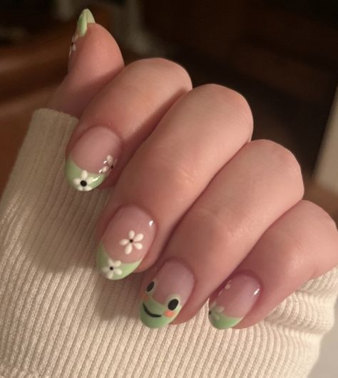 Frog Themed Nails, Summer Nail Inspo Green, Fairycore Nails Short, Cottagecore Nails Simple, Keroppi Nails, Froggy Nails, Cute Pastel Nails, Frog Nail Art, Frog Nails