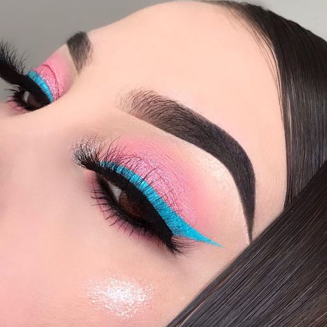 Araceli✨ on Instagram: “Pastel Princess 👑 Very simple & fun look!!💕 • Follow @araaceeeelii for more • @anastasiabeverlyhills dipbrow pomade in granite…” Gender Reveal Eyeshadow Ideas, Gender Reveal Makeup Ideas, Gender Reveal Makeup, Goth Eye Makeup, Simple Gender Reveal, Pastel Princess, Makeup Hacks Videos, Makeup Ojos, Dipbrow Pomade