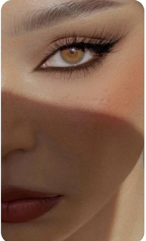 Powerful Eye Makeup, Makeup Looks For Amber Eyes, Cowgirl Eye Makeup, Makeup On Almond Eyes, Desert Eyes Makeup, Desert Makeup Looks, Soft Fox Eye Makeup, Italian Makeup Looks, Makeup Almond Eyes