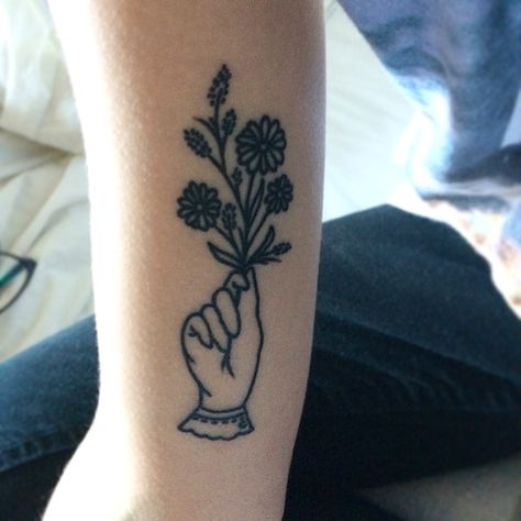 Aa Tattoos, Hands Holding Flowers, Hand Flowers, Hand Tattoos For Women, Holding Flowers, Small Hand Tattoos, Tattoos For Daughters, Pretty Tattoos, Flower Tattoos