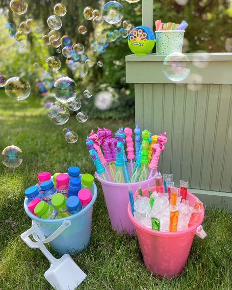 Last Day Of School Party, Barbie Pool, Barbie Pool Party, School Party Ideas, Pool Party Kids, Splash Party, Beach Birthday Party, Backyard Birthday, Pool Party Decorations