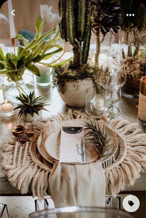 Safari Gala, Safari Wedding Theme, Cactus Wedding Decor, Hygge Wedding, Round Table Settings, African Inspired Wedding, African Elegance, Bush Wedding, Africa Wedding