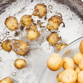 The Best Potatoes, Best Potatoes, Boil Potatoes, Boiling Pasta, Seasoned Potatoes, Small Potato, Cooking Temperatures, Sour Cream And Onion, A Potato