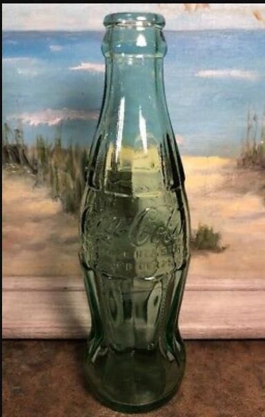 Vintage Coke Bottles, Old Coke Crates, Coke Bottle Crafts, Glass Coke Bottles, Old Milk Bottles, Display Collections, Milk Glass Decor, Vintage Soda Bottles, Coke Collectibles