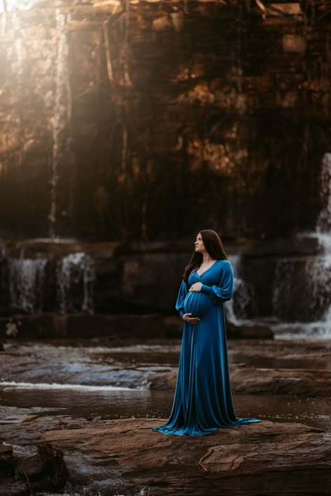 Maternity Photoshoot Waterfall, Maternity Photo Shoot Ideas Waterfall, Maternity Waterfall Photography, Maternity Shoot Waterfall, Castle Maternity Shoot, Adventure Maternity Shoot, Creek Maternity Photos, Waterfall Maternity Shoot, Maternity Creek Photography