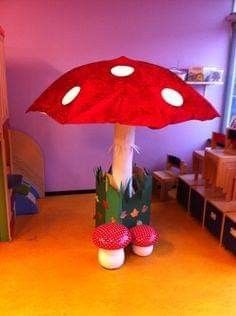 Enchanted Forest Decorations, Smurfs Party, Kindergarten Decorations, Dance Crafts, Fairy Garden Birthday Party, Mushroom Crafts, Fairy Garden Designs, Deco Nature, Alice In Wonderland Tea Party