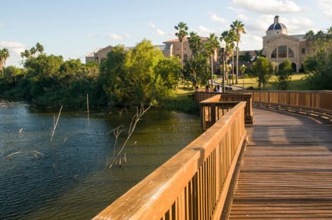 The 20 Best Places to Live if You're Worried About Climate Change Cheapest Places To Live, Brownsville Texas, Texas State Parks, Usa University, Linear Park, Places To Live, South Padre Island, Park Photos, Best Places To Live