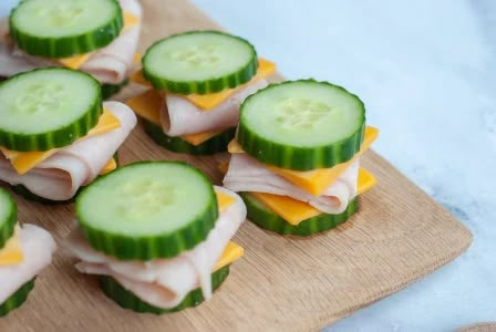 Fitness Snacks, Snack Sani, Veggie Snacks, Macro Friendly Recipes, Cucumber Sandwiches, Easy Healthy Meal Prep, Macro Meals, Healthy Snacks Easy, Idee Pasto Sano