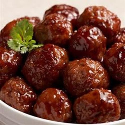 Bavarian Style Meatballs | "Perfect as an appetizer for holiday parties. Most people are surprised by the delicious combination of cranberry sauce and sauerkraut." Honey Garlic Meatballs, Garlic Meatballs, Jelly Meatballs, Cocktail Meatballs, Sweet And Sour Meatballs, Tasty Meatballs, Crock Pot Meatballs, Cheesecake Dip, Crock Pot Recipes