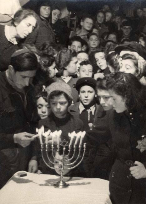 Candle Lighting Ceremony, Candle Lighting, Jewish Heritage, Jewish Women, Jewish Culture, Jewish History, Jewish People, Jewish Holidays, My Culture