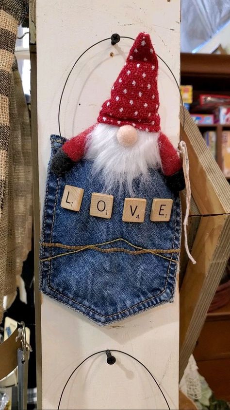 Jean Pocket Valentine Decor | Bazaar crafts, Christmas crafts diy, Fabric christmas ornaments Xmas Decorations Diy, Gift Basket Ideas For Couples, Christmas Crafts For Adults, Bazaar Crafts, Valentine Decor, My Funny Valentine, Gnomes Crafts, Holiday Crafts Christmas, Crafts Christmas