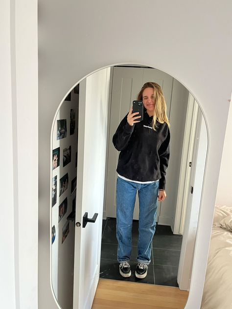 Outfit
Baggy
Skate outfit
Comfortable 
Black hoodie
Blue jeans Hoodie With Baggy Jeans, Basic Black Hoodie, Black Baggy Jeans Outfit, Skater Outfit, Black Baggy Jeans, Baker Skateboards, Baggy Jeans Outfit, Skater Girl Outfits, Skater Girl