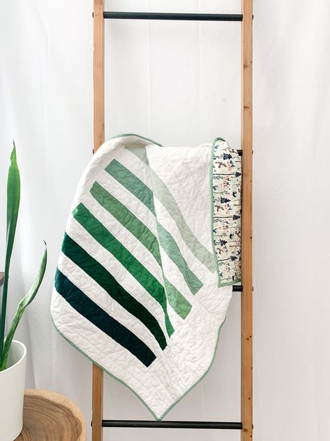 Free Ombre Baby Quilt Tutorial — Alderwood Studio • Modern Quilts for Modern Life Modern Baby Quilt Patterns, Free Baby Quilt Patterns, Baby Quilt Size, Green Baby Blanket, Baby Quilt Tutorials, Beautiful Wall Hanging, Basic Quilt, Modern Baby Quilt, Baby Quilt Pattern