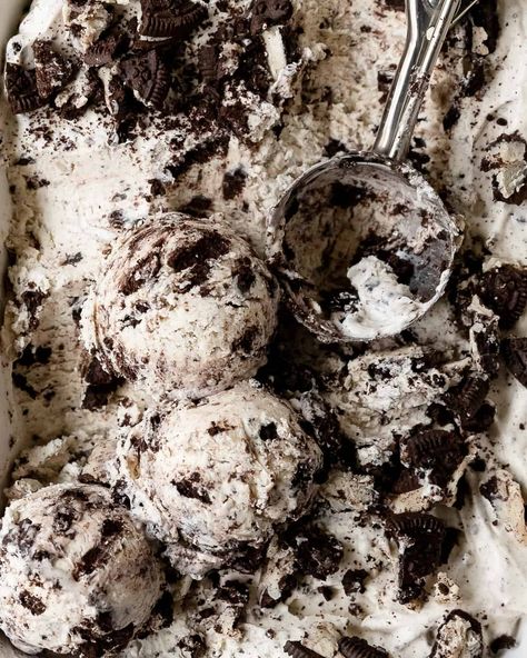 Cookies and Cream Ice Cream Dessert Ice Cream Cookies And Cream, Cookies And Creme Ice Cream, Cookie Cream Ice Cream, Cookies And Cream Ice Cream Aesthetic, Homemade Cookies And Cream Ice Cream, Cookies And Cream Aesthetic, Cookie And Cream Ice Cream, Blackbird Aesthetic, Ice Cream With Toppings