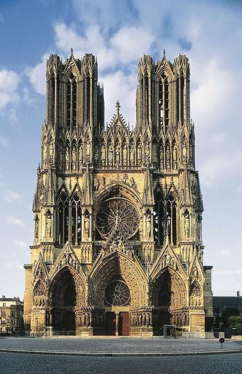 Gothic Architecture Characteristics, Cathedral Of Notre Dame, Reims Cathedral, Reims France, Gothic Buildings, Church Pictures, Gothic Cathedrals, Cathedral Architecture, Gothic Church