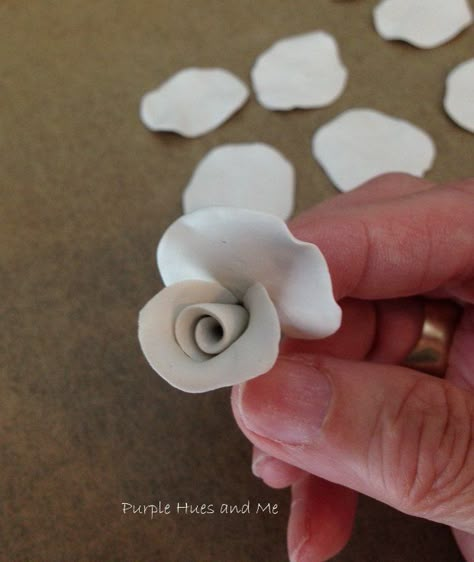 Air Dry Clay Flowers How To Make, Unique Flower Vase Ideas, Air Dry Clay Flowers How To Make Easy, Air Clay Flowers, Clay Roses Diy, Ceramic Flowers How To Make, Oven Baked Clay Projects, Small Clay Flowers, Small Clay Ideas Easy