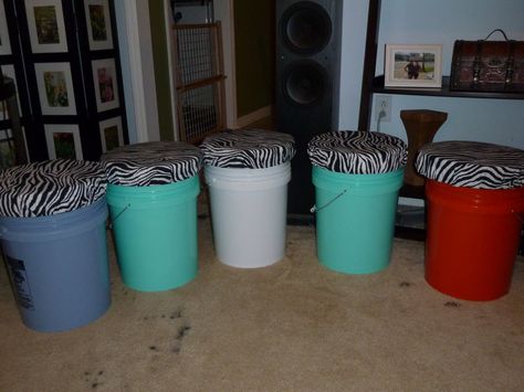 Home depot bucket stools Diy Dorm Decor, Diy Bucket, Bucket Ideas, Diy Stool, Dorm Diy, Diy Camping, Camping Games, Camping Fun, Camping Survival