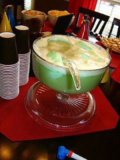 Green Jungle Punch - shower idea Jungle Punch, Zombie Punch, Shower Punch, Green Punch, Baby Shower Punch, Lime Sherbet, Green Jungle, Jungle Juice, Frozen Lemonade