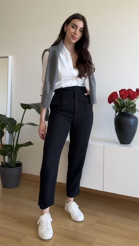 Bussines Casual Woman, Outfit Formal Mujer, Functional Office, Outfits Juvenil, Women's Office, Casual Work Outfits Women, Look Office, Office Casual Outfit, Professional Outfits Women