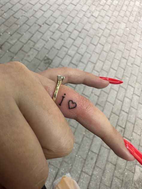 Initial Tattoo Ideas Couple Ring Finger, Cool Initial Tattoos, I Heart You Tattoo, Name Tattoos Finger, Name On Hand Tattoos For Women, I Initial Tattoo, Finger Tattoos Initials, Letter I Tattoo, Tattoo Ideas On Wrist