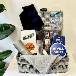 Google Lens Jack Daniels Basket Ideas, Toiletry Basket For Men, Jack Daniels Gift Box Ideas, Caramel Chocolate Bars, Fishing Gift Basket With Liquor, Dad Gifts Basket, Fathers Day Hampers, Famous Grouse, Hampers For Men