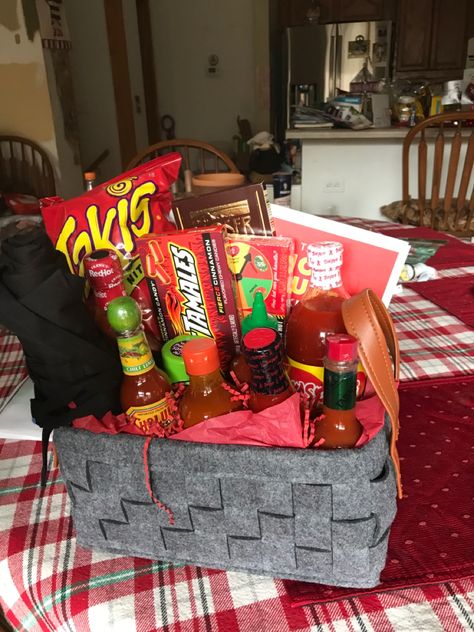 Spicy Gift Basket Ideas, Salsa Gift Basket Ideas, Hot Sauce Gift Basket Ideas, Red Themed Snack Basket, Hot Sauce Gift Basket, Chilli Cook Off Prizes, Chips And Salsa Gift Basket, Christmas Gift Baskets Diy, Raffle Basket