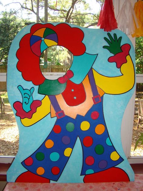 Carnival Crafts, Diy Carnival, Circus Carnival Party, Circus Decorations, Clown Party, Themed Photography, Party Fotos, Circus Theme Party, School Carnival