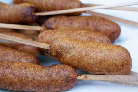 Pancake & Sausage Corn Dogs Sausage Corn Dogs, Pronto Pup, Sausage On A Stick, Pancake Sausage, Homemade Corndogs, Corndog Recipe, Fried Corn, Pancake Recipe Easy, Corn Dog