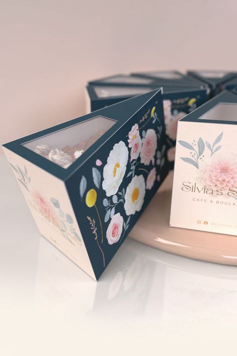 Pastry Shop Packaging, Cheesecake Slice Packaging, Packaging For Cakes, Custom Food Packaging, Pound Cake Slices Packaging Ideas, Cake Packaging Design Box Templates, Cheesecake Box Packaging, Cake To Go Packaging, Cake Slice Packaging Ideas