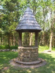 Stone Wishing Well, Wishing Well Garden, Wishing Well Plans, Dnd Locations, Well Covers, Well House, Wishing Wells, Paul Bunyan, Medicinal Garden