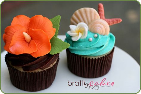 Hawaiian Wedding Cupcakes by Natty-Cakes (Natalie), via Flickr Hawaii Cupcakes, Hawaiian Cupcakes, Tropical Cupcakes, Beach Cupcakes, Festa Moana Baby, Summer Cupcakes, Ideas Cupcakes, Eat Cupcakes, Cupcakes Ideas