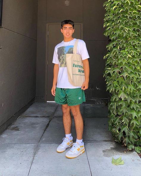 summer outfit inspiration Summer Outfits Men Hot Weather, Streetwear Hot Weather, Hot Summer Men Outfit, Guys With Shorts, Men Outfit With Shorts, Summer Fits Men Shorts, Boys Outfits Aesthetic Summer, Vintage Summer Fits Men, Mens Street Wear Summer