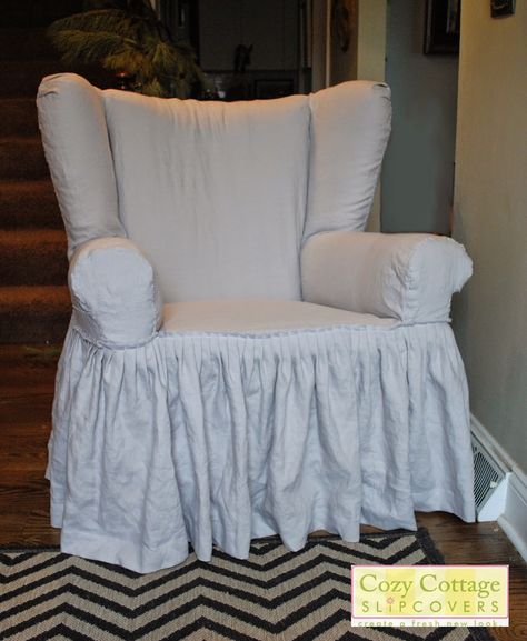 Shabby Vintage Decor, Wingback Chair Slipcovers, Linen Slipcover, Vintage Settee, Upholstery Ideas, Pastel Home Decor, Furniture Flipping, Slip Covers, Chair Slipcovers