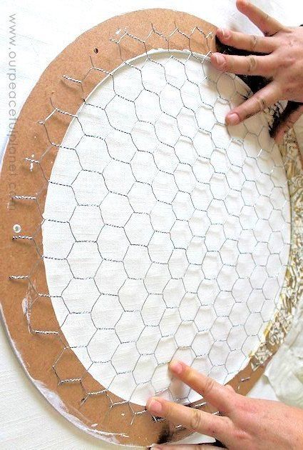 This versatile material is popping up all over the place Decorate On A Budget, Chicken Wire Crafts, Framed Burlap, Crafts Easy, Tikal, Chicken Diy, Chicken Wire, Diy Interior, Mason Jar Diy