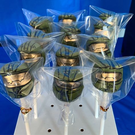 🎮MASTER CHIEF CAKE POPS🎮  @polishedtreats #polishedtreats   #masterchief #masterchiefcakepops #halo #halocakepops #halotreats #themedcakepops #vanillacakepops #cakepop #cakepops #homebaker #gamerparty #gamer Halo Themed Birthday Party, Halo Birthday Party Ideas, Halo Birthday Parties, Halo Cake, Felix Birthday, Halo Birthday, Halo Party, Halo Master Chief, Halo Game