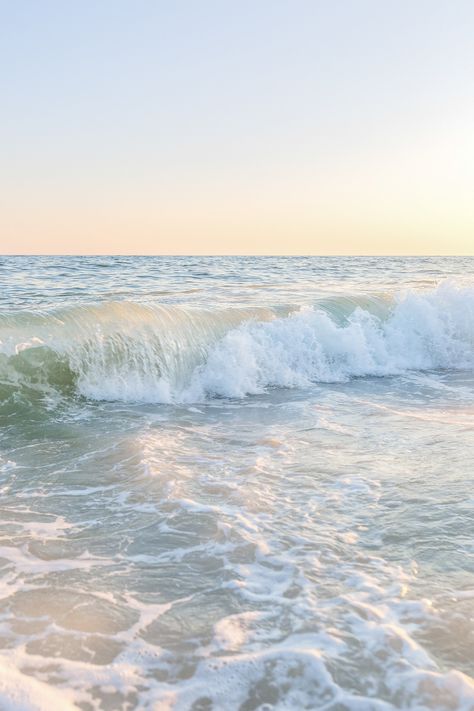 White Beach Asthetics, Beachy Photo Wall Collage, Coastal Aethstetic, Beach White Aesthetic, White Beach Aesthetic, Blue Beach Aesthetic, Nantucket Aesthetic, Beachy Pictures, Beachy Prints