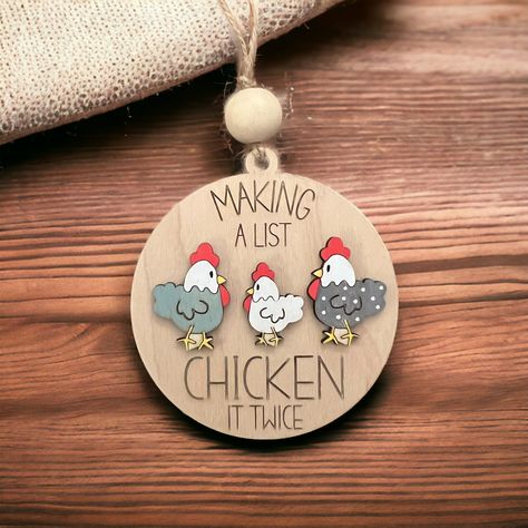 Wooden Christmas Ornaments Homemade, Christmas Chicken Decor, Handmade Christmas Crafts To Sell, Christmas Laser Engraving Ideas, Diy Wooden Ornaments Christmas, Christmas Craft Fair Ideas To Sell, Wood Ornament Ideas, Wood Ornament Painting Ideas, Diy Christmas Ornaments To Sell