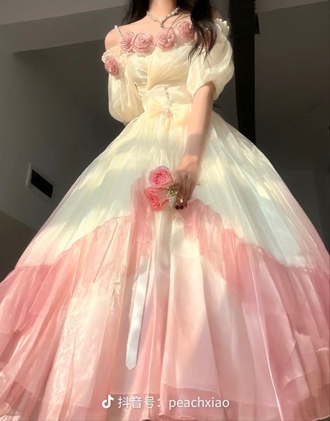 Masquerade Prom Dress, Prom Dress Champagne, Vintage Princess Dress, Wedding Dresses Vintage Princess, Masquerade Prom, Gaun Abad Pertengahan, Dress With Pearls, Wedding Dress Vintage, Champagne Pink