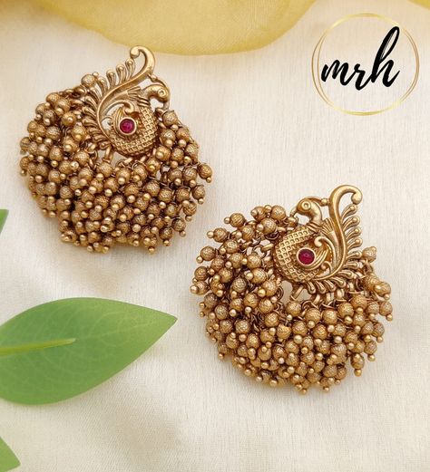 Party Wear Designs, Women Gold Earrings, Gold Reference, Earrings Party Wear, Temple Jewellery Earrings, Unique Gold Jewelry Designs, Gold Jewels Design, Neck Pieces Jewelry, Black Beads Mangalsutra Design