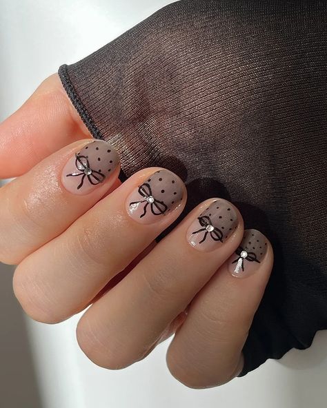 7 Chic Bow Nail Art Ideas to Wear Through December | Who What Wear Bow Nail Designs, Subtle Nail Art, Neutral Nail Designs, Neutral Nail Polish, Bow Nails, Bow Nail Art, Festive Nail Designs, 3d Nail Designs, Bow Nail