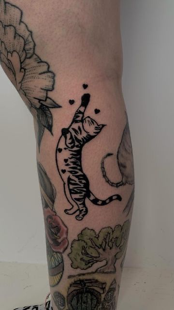 Cat Ankle Tattoo, Wrist Small Tattoo, Cute Leg Tattoos Women, Cat Sleeve Tattoo, Cowboy Cat Tattoo, Black Tattoos For Women, Wrist Tattoo Women, Timeless Tattoos For Women, American Traditional Animal Tattoo