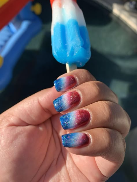 Fourth Of July Ombre Nails, Patriotic Ombre Nails, Popsicle Nails Designs, 4th Of July Ombre Nails, Ombre 4th Of July Nails, Sns Nails Designs Summer, 4th Of July Chrome Nails, Popsicle Nail Art, Cute Dip Nails Ideas Summer