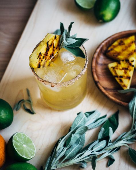 Charred Pineapple, Pineapple Margarita, Pineapple Sage, Delicious Cocktails, Limes, Cocktail Drinks, Clean Eating Snacks, Mocktails, Yummy Drinks