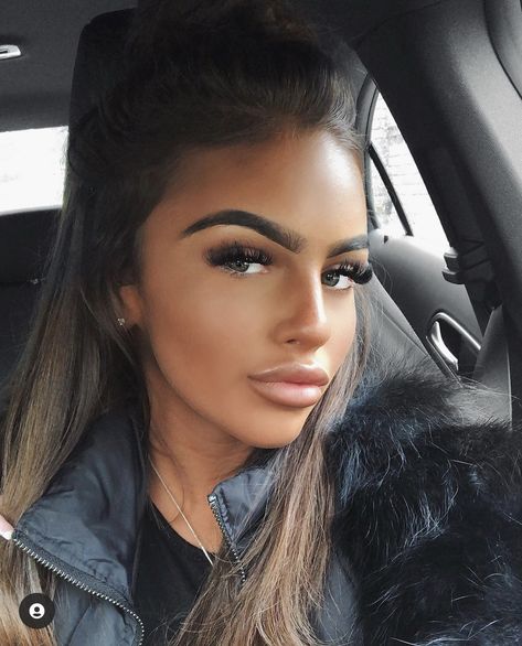 Rendall Coleby Makeup, British Girl Makeup, British Chav Makeup, Essex Aesthetic, Chav Makeup Look, Chav Makeup, Rendall Coleby, Essex Girls, Chav Outfits