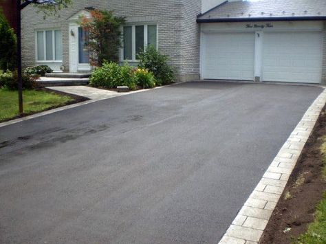 With Urbana Pavers? Top 40 Best Driveway Edging Ideas - Inviting Border Designs Border Landscaping Ideas, Garden Edging Ideas Cheap, Border Landscaping, Driveway Border, Patio Garden Ideas, Driveway Edging, Patio Edging, Asphalt Driveway, Stone Landscaping