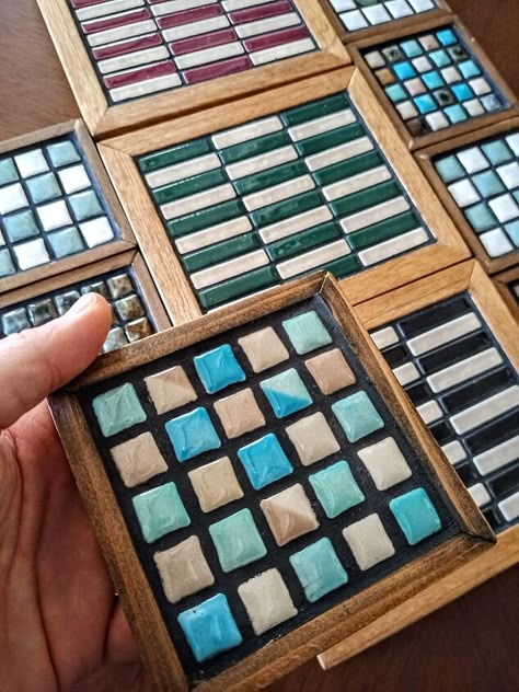 Tiled Tray, How To Make Tiles, Leftover Tile, Mosaic Coasters, Diy Coasters Tile, Tile Tables, Tile Repair, Mosaic Tray, Record Stand