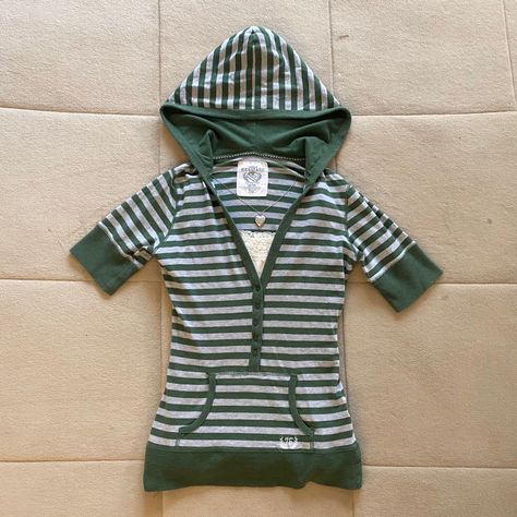 Y2K 2000s Forest Green & Grey Striped Babydoll Henley Vampire Girlfriend Fairygrunge Top #v2k #v2kfashion #2000s #2000sfashion #coquette #dainty #twilight #depop #BellaSwan #Thevampirediaries #elenagilbertcore Vampire Girlfriend, 2000 Clothes, 2000s Clothing, 2000s Clothes, Aesthetic Fits, Henley Top, Swaggy Outfits, Fashion Design Clothes, Green Grey