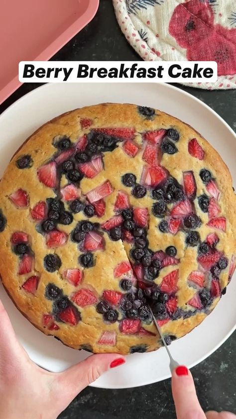 Berry Breakfast Cake Berry Breakfast Cake, Easy Breakfast Cake, Easy Kids Breakfast, Easy Toddler Snacks, Healthy Toddler Breakfast, Breakfast Recipes Kids, Healthy Breakfast For Kids, Baby Breakfast, Easy Baby Food Recipes